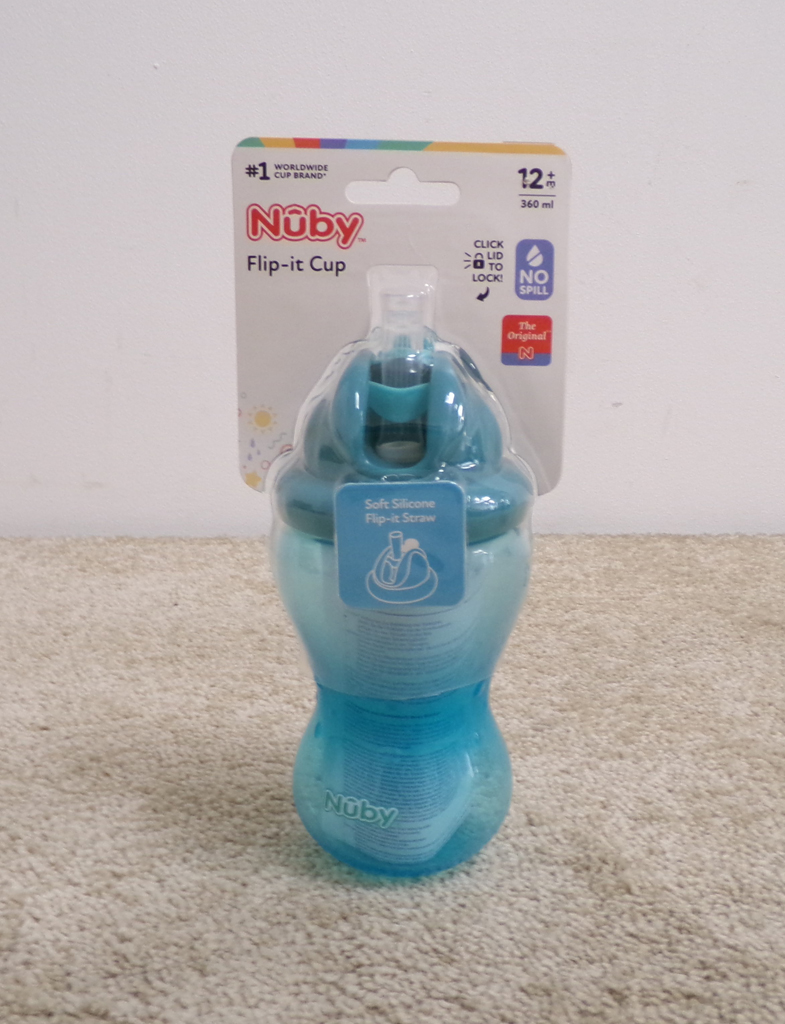 NUBY Hrneček netekoucí se sklápěcím brčkem a 360 ml